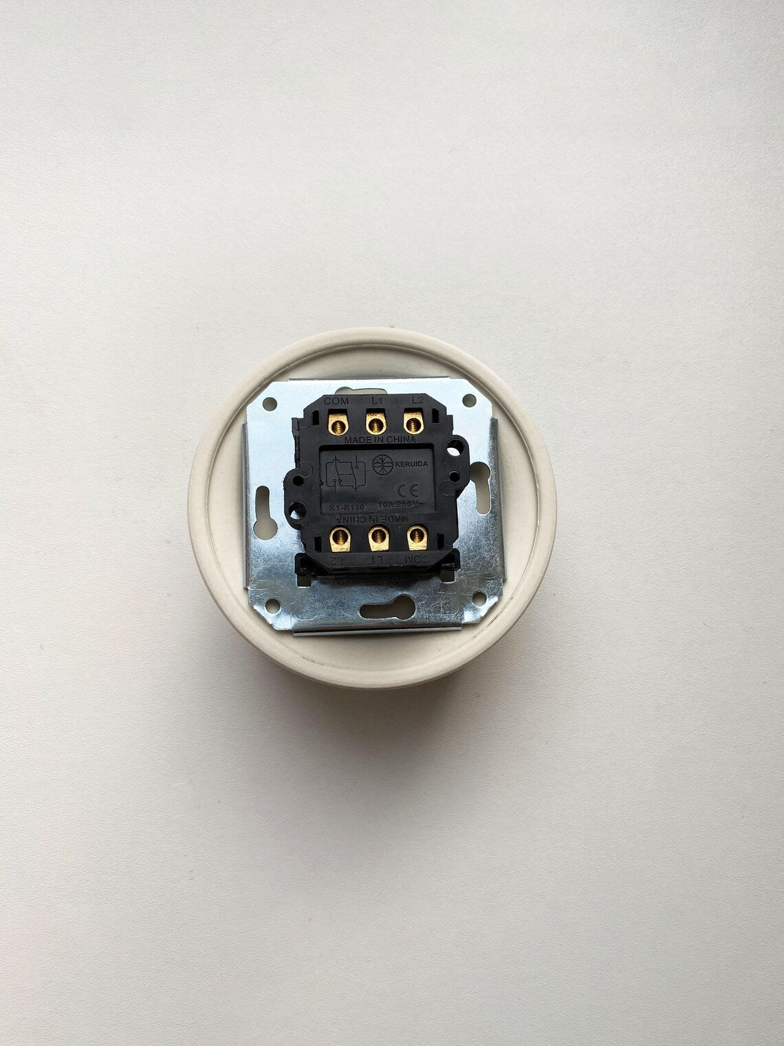 1 Gang 2 Way Porcelain Rotary Light Switch White